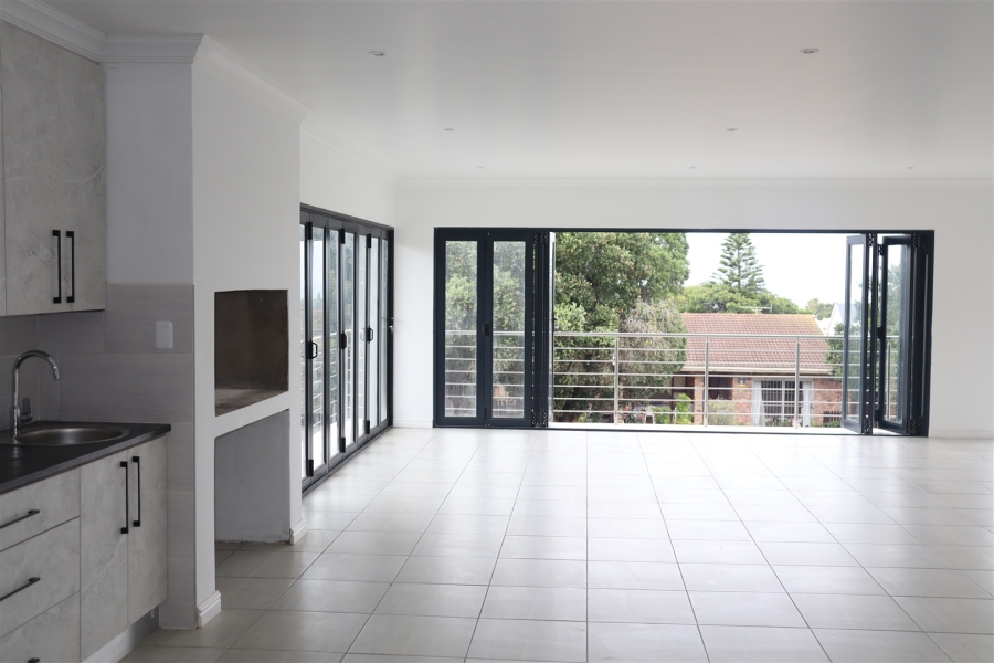 5 Bedroom Property for Sale in Wavecrest Eastern Cape